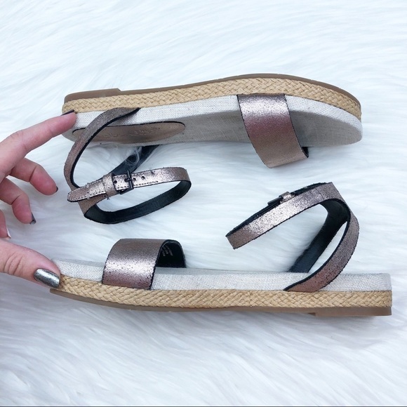 New Splendid Metallic Rose Gold Leather Sandals - Picture 4 of 10